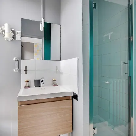 Republique - Magenta Paříž