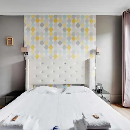 Republique - Magenta Apartmán