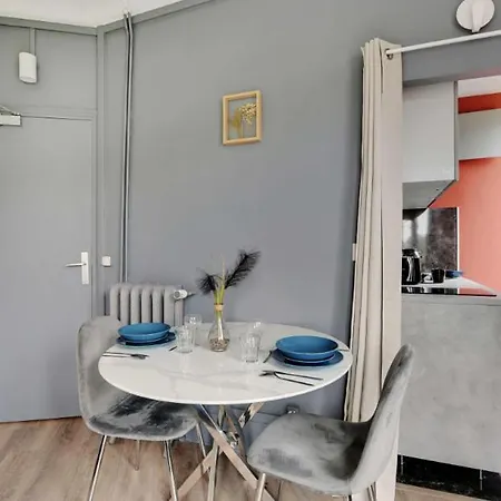 Republique - Magenta