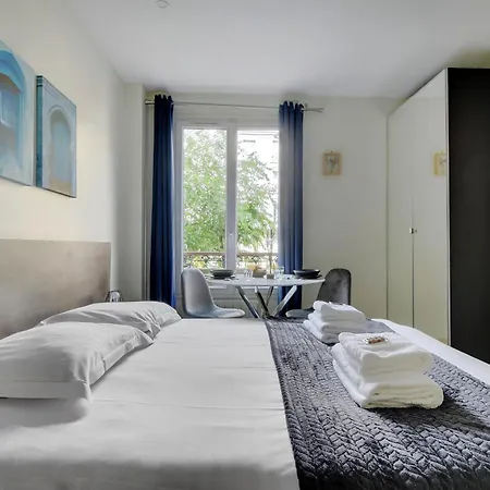 Republique - Magenta * Paříž